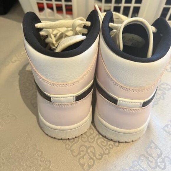 WOMENS AIR JORDAN 1 MID 'BARELY ROSE' – SIZE US 7 W - Picture 2 of 3